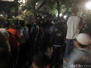 Cerita Saksi Mata Gedung LBH Jakarta Dikepung: Mencekam dan Chaos Cerita Saksi Mata Gedung LBH Jakarta Dikepung: Mencekam dan Chaos