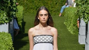 Foto: 20 Koleksi Terbaru Tory Burch di New York Fashion Week 2017