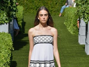 Foto: 20 Koleksi Terbaru Tory Burch di New York Fashion Week 2017