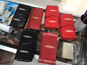 Iriana Jokowi Beli 4 Dompet Kulit Ikan Pari, Berapa Harganya? Iriana Jokowi Beli 4 Dompet Kulit Ikan Pari, Berapa Harganya?