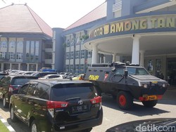 KPK Geledah Balai Kota Batu Bawa Panser