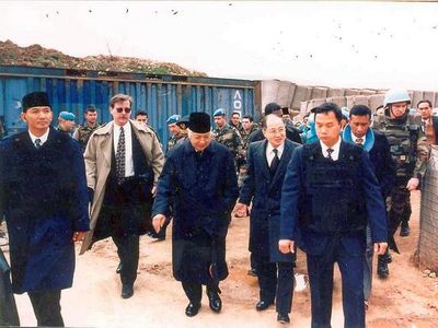 Dibandingkan dengan Jokowi, Begini Aksi Soeharto Saat ke Bosnia
