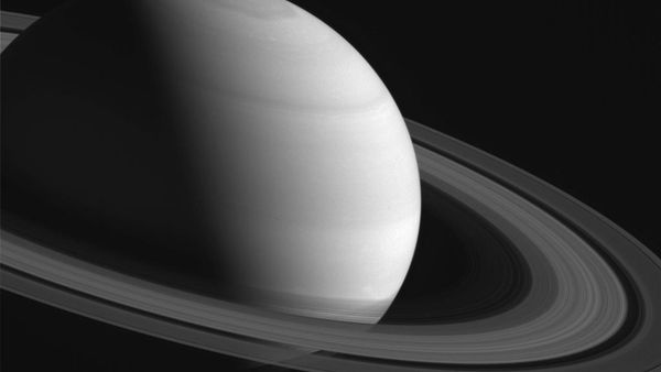 Hasil Karya Cassini, Satelit Penjaga Saturnus