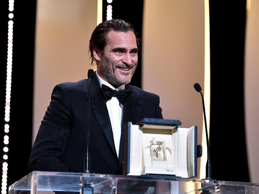 Warner Bros Kini Dekati Joaquin Phoenix untuk Joker Warner Bros Kini Dekati Joaquin Phoenix untuk Joker