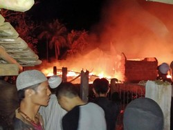 11 Rumah Terbakar dalam Kebakaran di Permukiman Padat di Cianjur