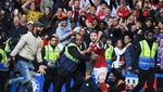 Offside! Fans Ditangkap Usai Heboh Rayakan Gol... yang Tak Sah