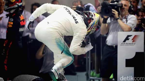 Lewis Hamilton Jadi Juara GP Singapura