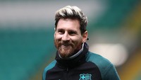 Messi muncul dengan brewok di wajah sejak 2016. Identitas tersebut masih dia pertahankan hingga kini. (Ian MacNicol/Getty Images)