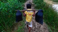 Perjuangan Anak-anak Pengungsi Rohingya Menuju Kamp Pengungsian