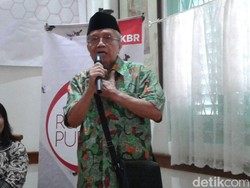 Penyair Taufiq Ismail Sampaikan Kampanye Anti Rokok Lewat Puisi