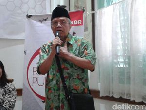 Penyair Taufiq Ismail Sampaikan Kampanye Anti Rokok Lewat Puisi Penyair Taufiq Ismail Sampaikan Kampanye Anti Rokok Lewat Puisi