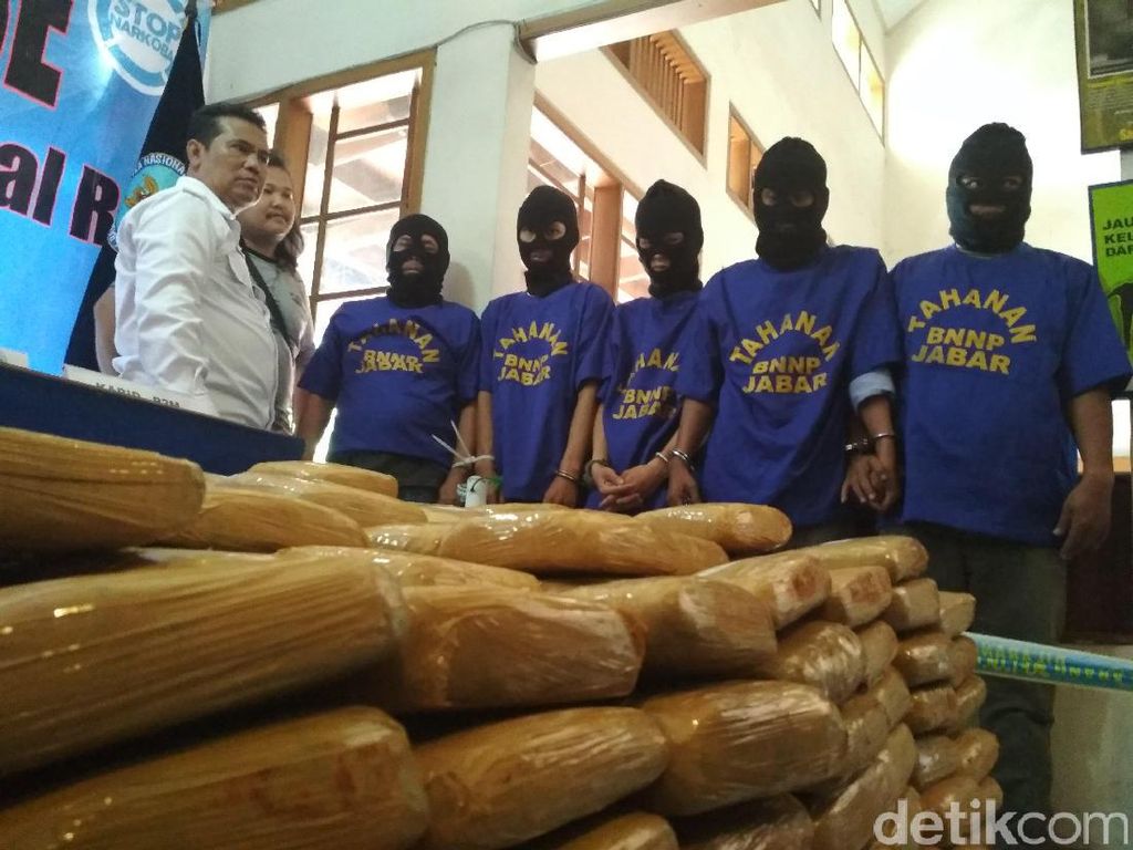 BNN Jabar Gagalkan Penyelundupan Ganja Senilai Rp 2 Miliar BNN Jabar Gagalkan Penyelundupan Ganja Senilai Rp 2 Miliar