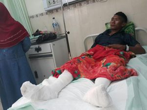 Terperosok ke Dalam Limbah Diduga Batu Bara, Kaki Warga Melepuh