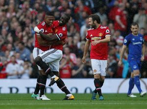 Kekonyolan Bek Manchester United Jadi Viral