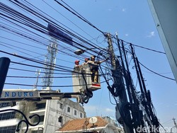 Pemkot Bandung Bakal Tertibkan 94 Ribu Meter Kabel Udara