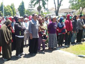Tolak Relokasi, PKL Ki Bagus Asra Bondowoso Datangi Kantor Dewan Tolak Relokasi, PKL Ki Bagus Asra Bondowoso Datangi Kantor Dewan