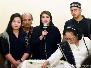 Tangis Natalie Sarah Tak Lihat Detik-detik Ibunda Meninggal
