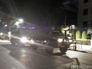 LBH Jakarta Masih Dikepung Massa, Barracuda Siaga di Jl Diponegoro LBH Jakarta Masih Dikepung Massa, Barracuda Siaga di Jl Diponegoro
