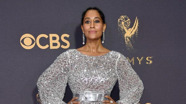 Foto: 10 Selebriti dengan Pilihan Busana Terburuk di Emmy Awards 2017