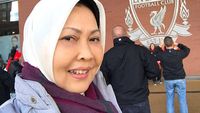 Selfie Istri Wali Kota Batu di Liverpool Saat Suaminya Dicokok KPK
