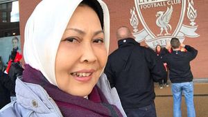 Selfie Istri Wali Kota Batu di Liverpool Saat Suaminya Dicokok KPK