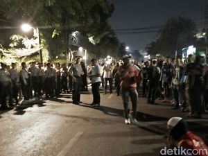 Penjelasan LBH Soal Pengepungan, Bantah Ada Lagu Genjer-genjer Penjelasan LBH Soal Pengepungan, Bantah Ada Lagu Genjer-genjer