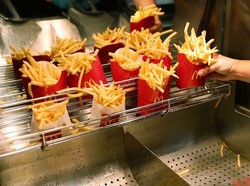 Makan Kentang Goreng McDonalds Usai Hubungan Intim Tak Bakal Hamil