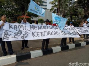 Tuntut Transparansi, Pegawai PD Pasar Jaya Demo di Depan Balai Kota