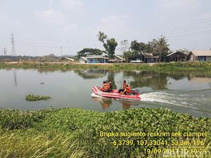 Tepergok, Maling Nekat Nyebur ke Saluran Irigasi Kalimalang