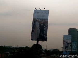 Bikin Heran, Ada Billboard Happy Wedding di Tanjung Barat Bikin Heran, Ada Billboard Happy Wedding di Tanjung Barat