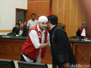 Divonis 10 Bulan Penjara, Ridho Rhoma Resmi Jalani Rehabilitasi Divonis 10 Bulan Penjara, Ridho Rhoma Resmi Jalani Rehabilitasi