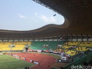 Buntut Ricuh, Laga Persija Vs Persib Akan Sulit Dapat Izin di Stadion Patriot Buntut Ricuh, Laga Persija Vs Persib Akan Sulit Dapat Izin di Stadion Patriot
