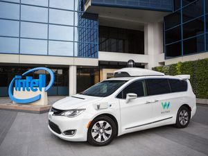 Tingkah Aneh Taksi Robot Saling Klakson Dini Hari, Warga Terganggu