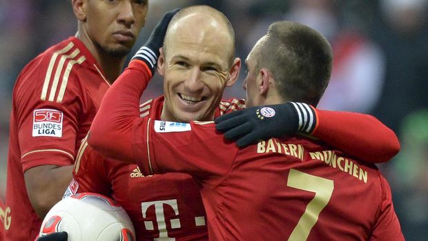 Bayern Munich's Dutch midfielder Arjen Robben (C) and French midfielder Franck Ribery (R) celebrate after the German first division Bundesliga football match FC Bayern Munich vs SV Werder Bremen in Munich, southern Germany on February 23, 2013. Bayern Munich won 6-1. AFP PHOTO / GUENTER SCHIFFMANN    DFL RULES TO LIMIT THE ONLINE USAGE DURING MATCH TIME TO 15 PICTURES PER MATCH. IMAGE SEQUENCES TO SIMULATE VIDEO IS NOT ALLOWED AT ANY TIME. FOR FURTHER QUERIES PLEASE CONTACT THE DFL DIRECTLY AT + 49 69 650050. / AFP PHOTO / GUENTER SCHIFFMANN