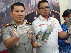 Puluhan Ribu Butir Obat Ilegal Diamankan di Jakbar