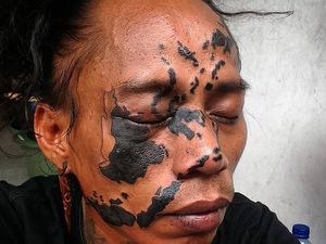 Alasan Pria Ini Tato Wajah dengan Gambar Peta Indonesia