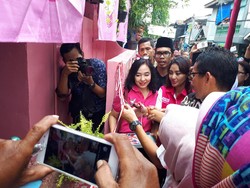 Saat Sandiaga Numpang Pipis di MCK Pingky