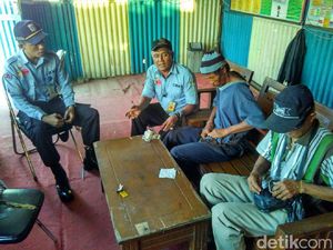 Berpura-pura Buta, 2 Pengemis Diamankan Dinsos Jaktim Berpura-pura Buta, 2 Pengemis Diamankan Dinsos Jaktim