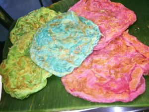 Disajikan Warna-warni, Roti Canai dan Nasi Lemak Jadi Makin Unik