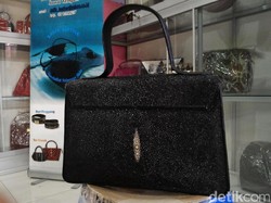 Cantik! Ini Dia Wujud Tas Kulit Ikan Pari Pesanan Iriana Jokowi