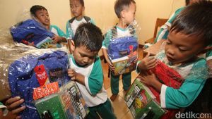Sinar Mas Land Beri Bantuan untuk anak Sekolah