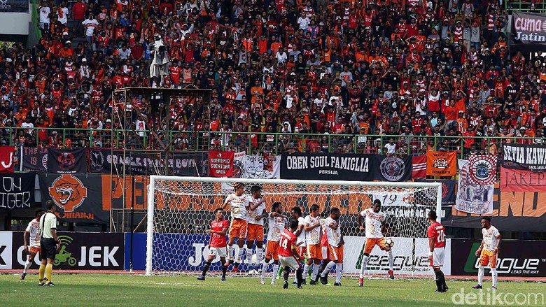 Menagih Lagi Janji Anies-Sandi Bikin Stadion Sekelas Old Trafford untuk Persija Menagih Lagi Janji Anies-Sandi Bikin Stadion Sekelas Old Trafford untuk Persija