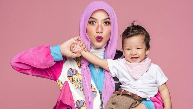 Marsha Natika dan anaknya, Kato/