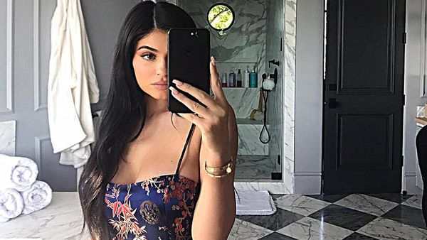 15 Foto Selfie Terseksi Kylie Jenner