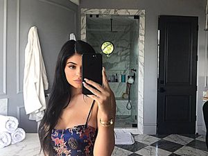 Dijual! Kostum Halloween ala Kylie Jenner yang Sedang Hamil