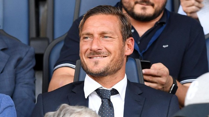 Soccer Football - Serie A - Atalanta vs AS Roma - Bergamo, Italy - August 20, 2017   AS Roma club director Francesco Totti in the stands   REUTERS/Alberto Lingria