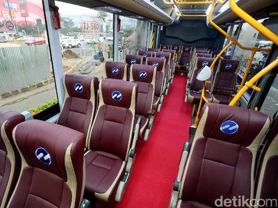Foto: Mewahnya Bus Premium Transjabodetabek