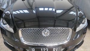 Foto: Ini Mobil Termahal yang Dilelang KPK
