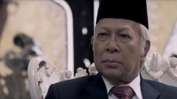 Amoroso Katamsi sebagai Soeharto di 'Di Balik 98.'
