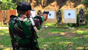 Yonif Raider 515 Kostrad Latih Anggota Menembak Pistol